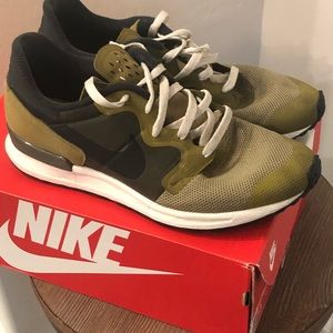 Nike Air Berwunda Olive Green in size 13